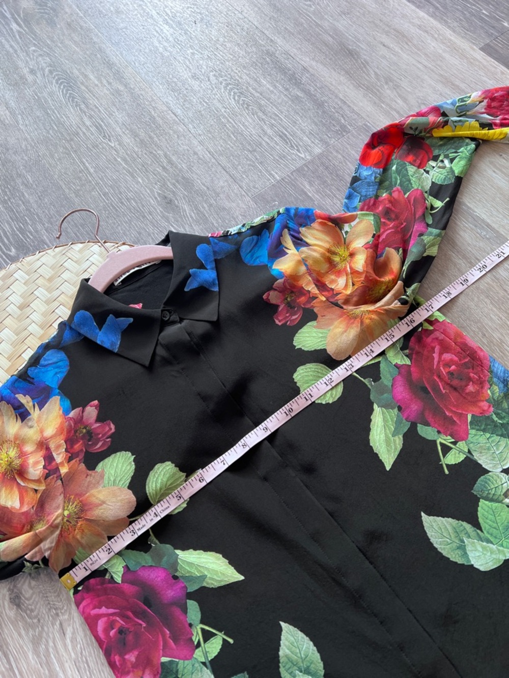 Alice + Olivia Brady 100% silk floral button down blouse - Picture 7 of 11